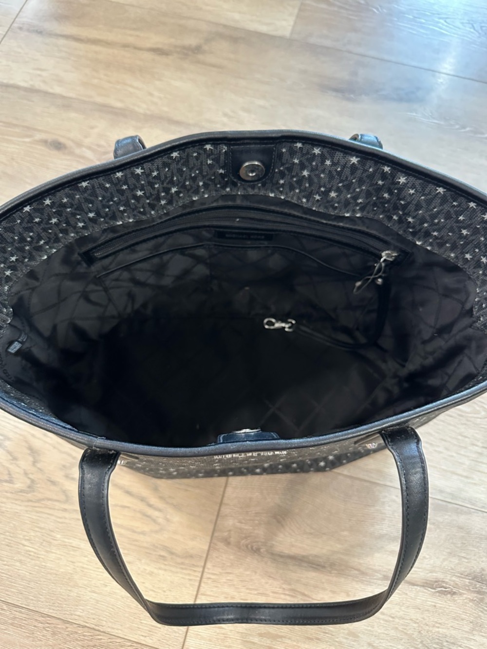 Michael Kors Black Star Tote - Picture 2 of 8
